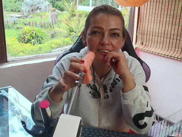 CarolMissoficial webcam