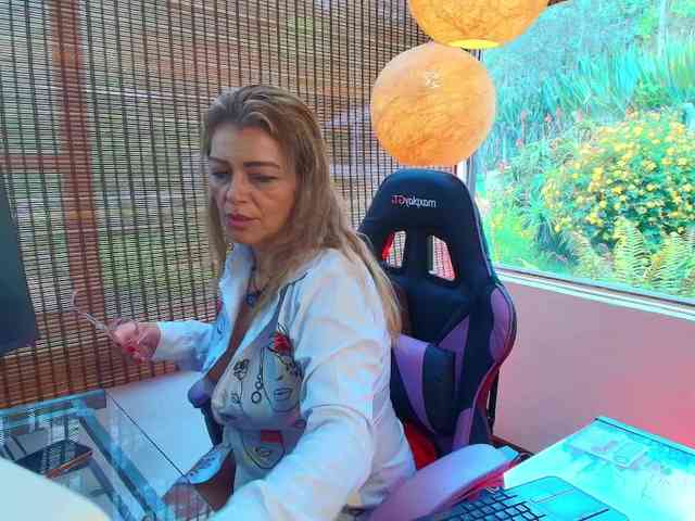 CarolMissoficial webcam