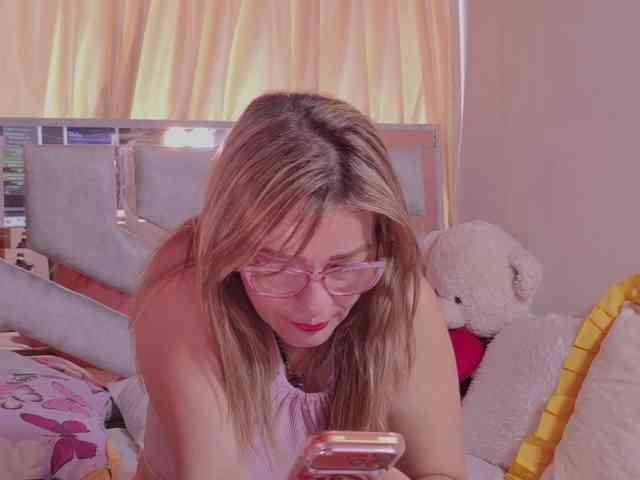 CarolMissoficial webcam