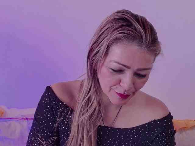 CarolMissoficial webcam