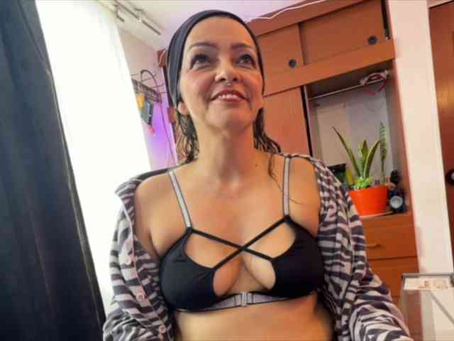 CarolMissoficial webcam