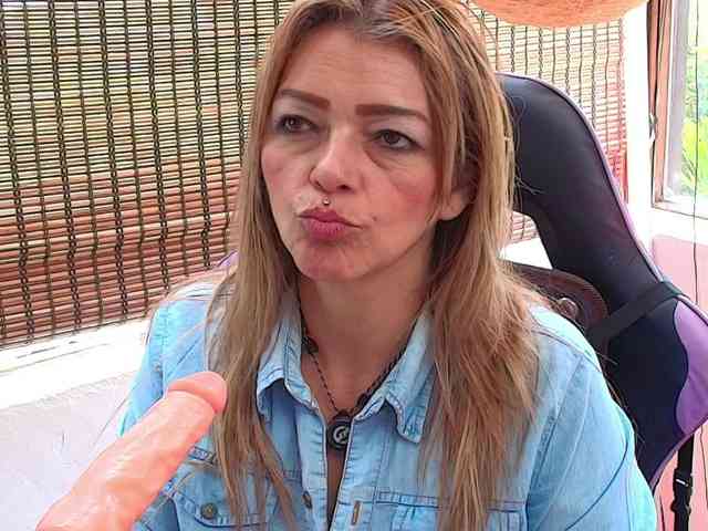CarolMissoficial webcam