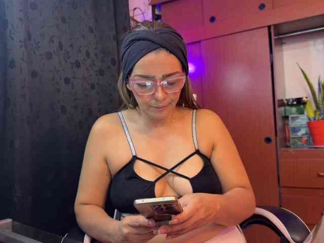 CarolMissoficial webcam
