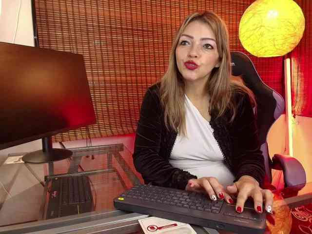 CarolMissoficial webcam