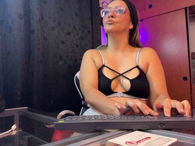 CarolMissoficial webcam