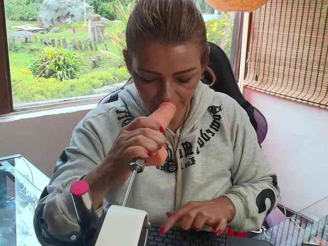CarolMissoficial webcam