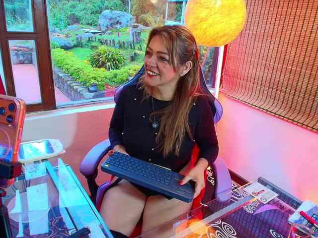 CarolMissoficial webcam