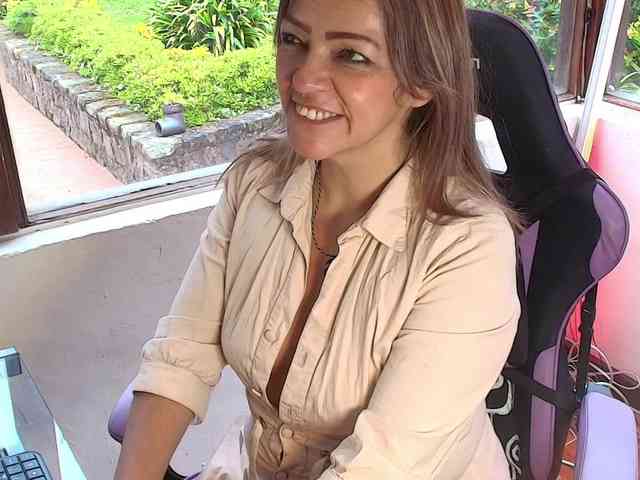 CarolMissoficial webcam