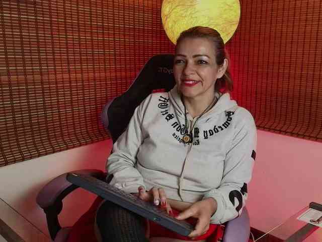 CarolMissoficial webcam