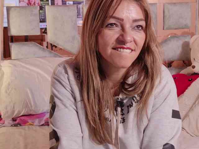 CarolMissoficial webcam