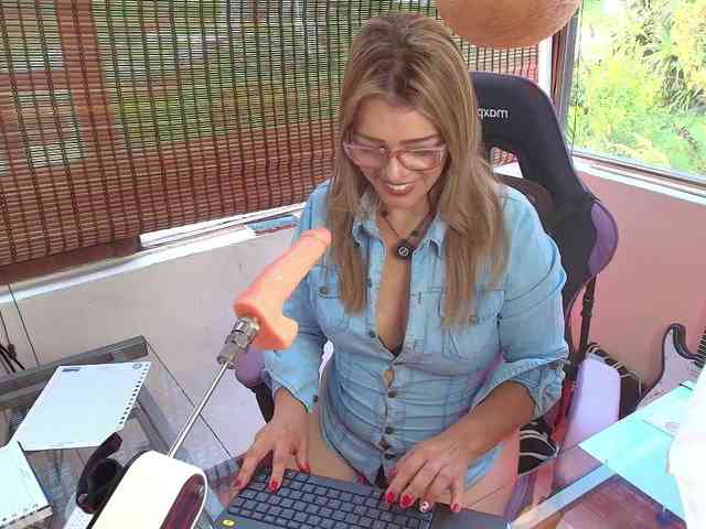 CarolMissoficial webcam