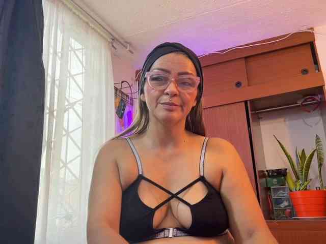 CarolMissoficial webcam
