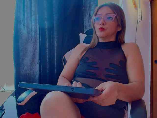 CarolMissoficial webcam