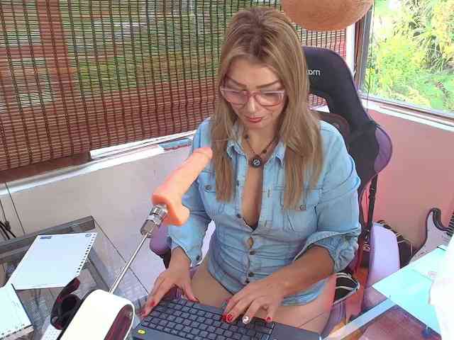 CarolMissoficial webcam
