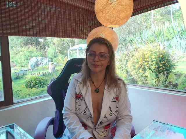 CarolMissoficial webcam