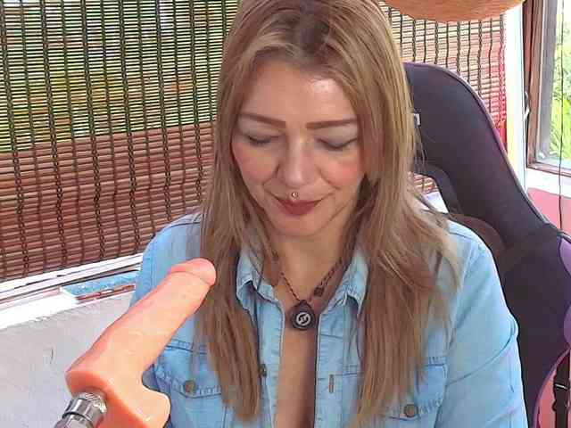 CarolMissoficial webcam
