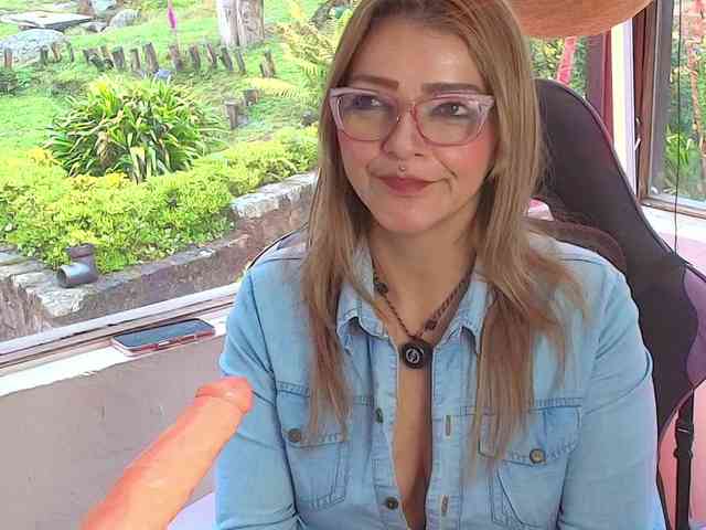 CarolMissoficial webcam