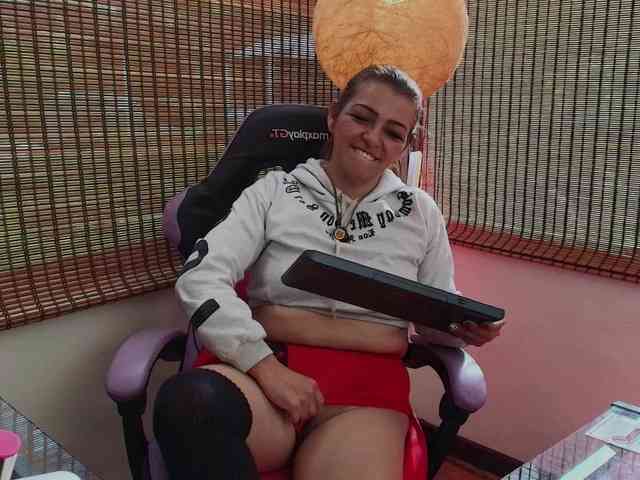 CarolMissoficial webcam