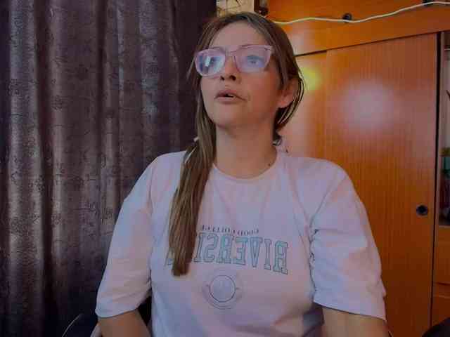 CarolMissoficial webcam