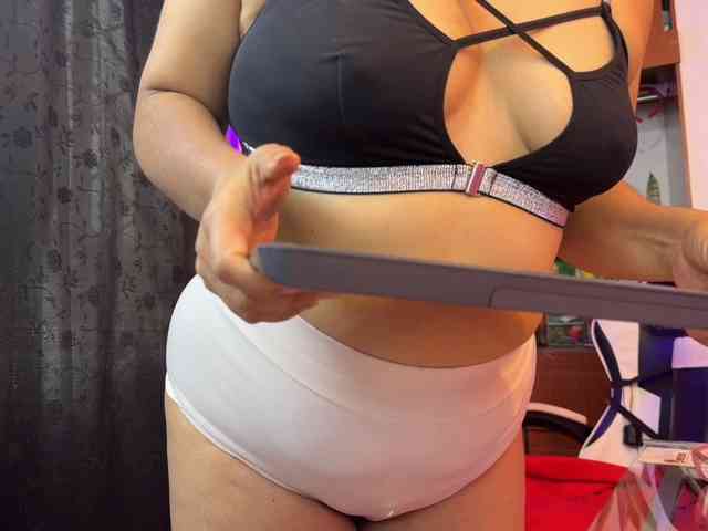 CarolMissoficial webcam