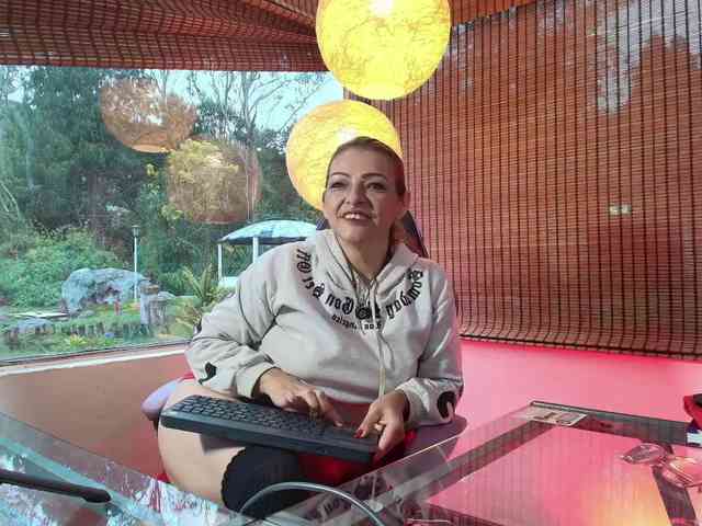 CarolMissoficial webcam