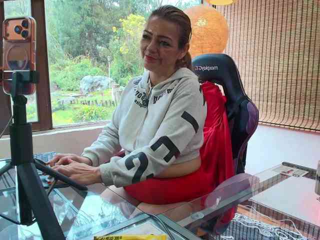 CarolMissoficial webcam