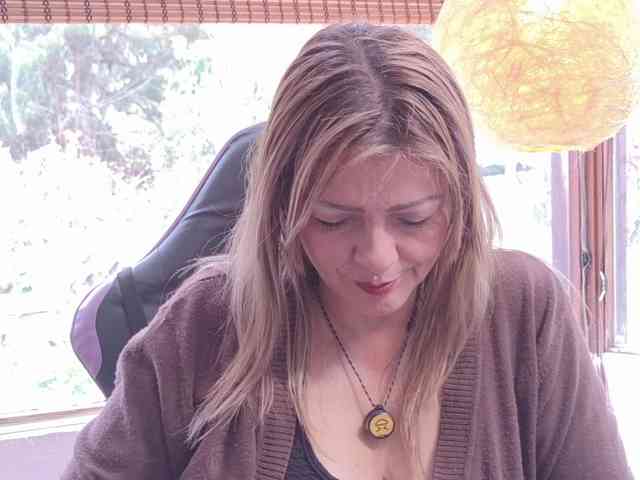 CarolMissoficial webcam