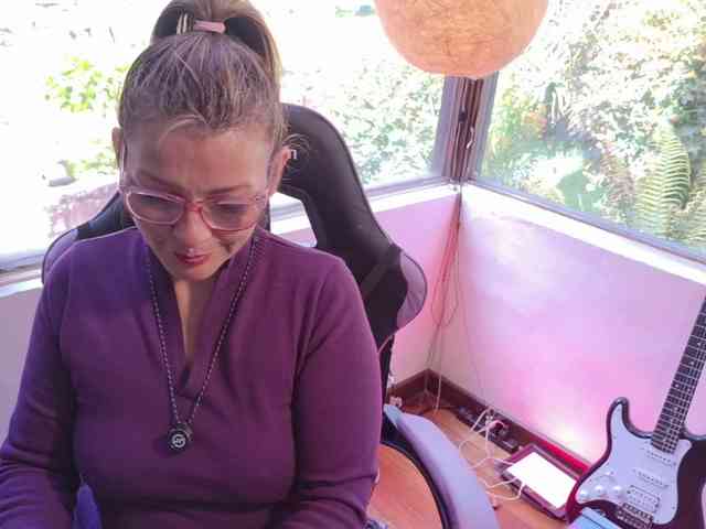 CarolMissoficial webcam