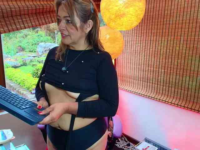 CarolMissoficial webcam