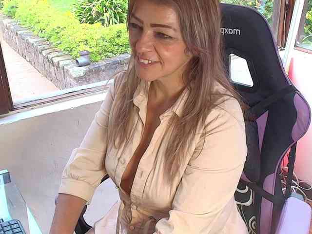 CarolMissoficial webcam