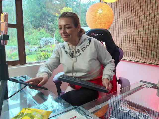 CarolMissoficial webcam