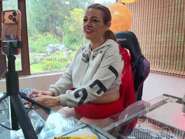 CarolMissoficial webcam