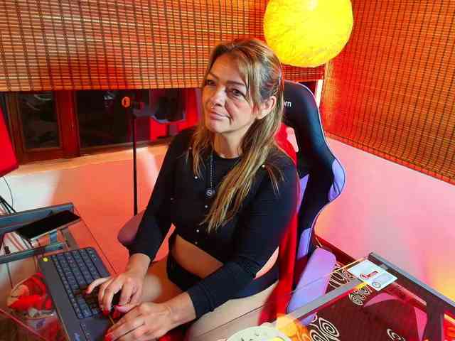 CarolMissoficial webcam