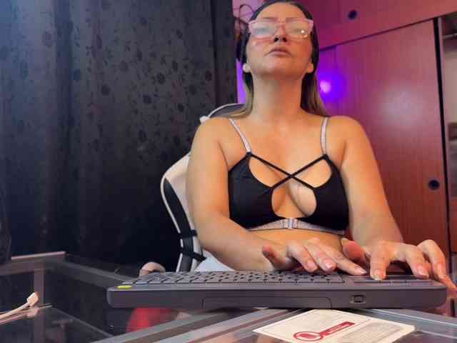 CarolMissoficial webcam