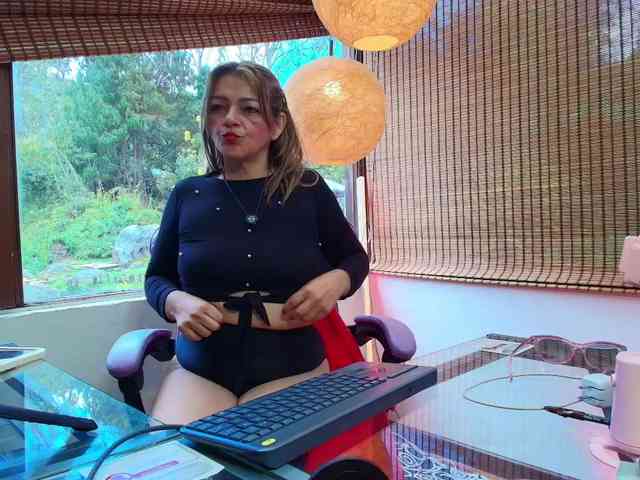 CarolMissoficial webcam