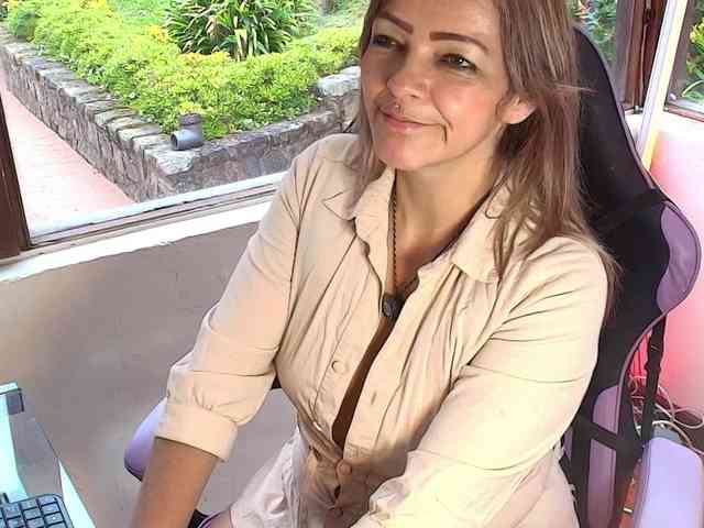 CarolMissoficial webcam