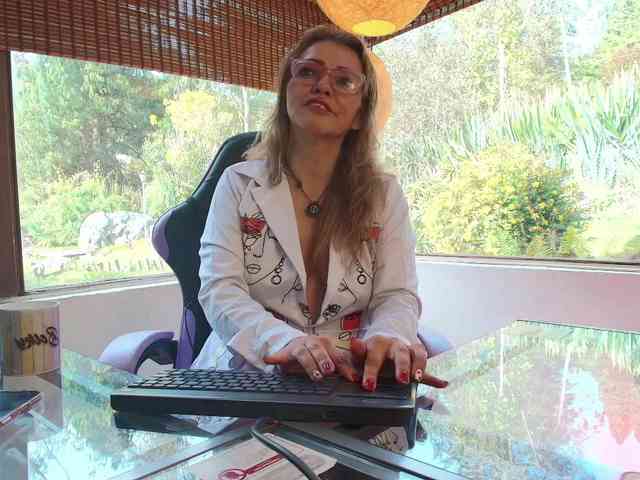 CarolMissoficial webcam