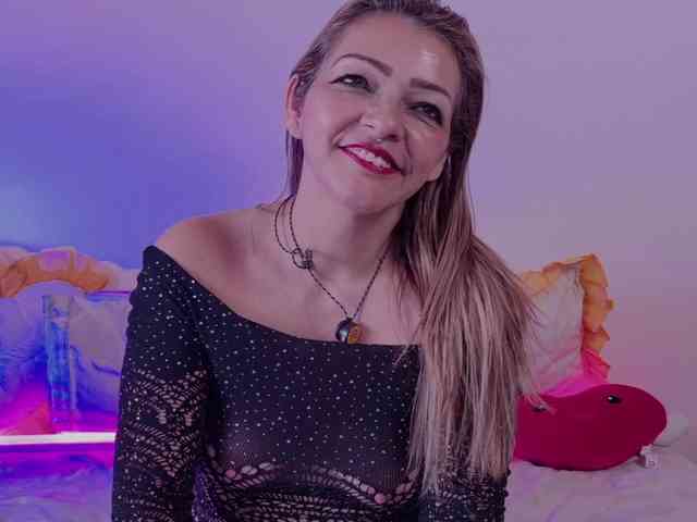 CarolMissoficial webcam