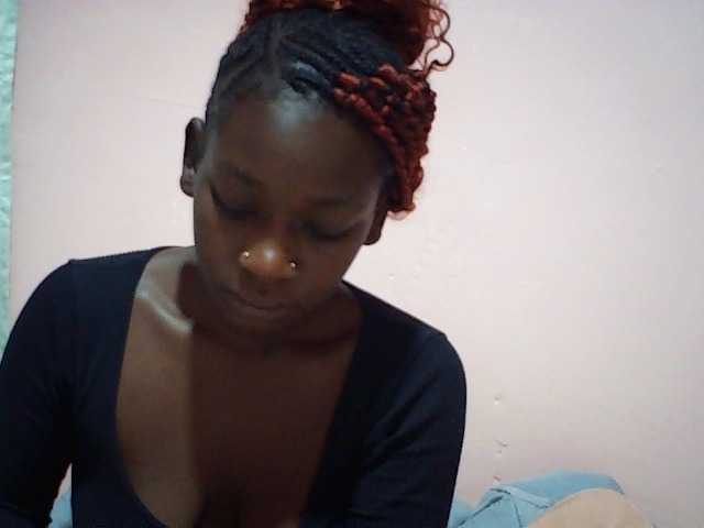 Beautyamb live cam on BongaCams