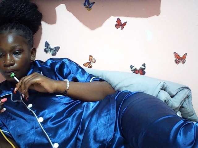 Beautyamb live cam on BongaCams