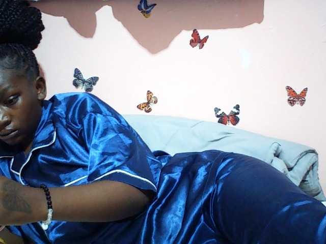 Beautyamb live cam on BongaCams