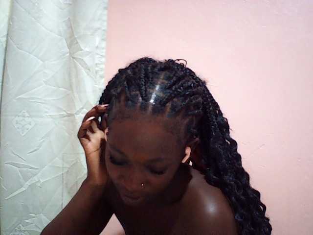 Beautyamb live cam on BongaCams