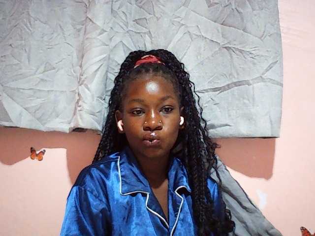 Beautyamb live cam on BongaCams