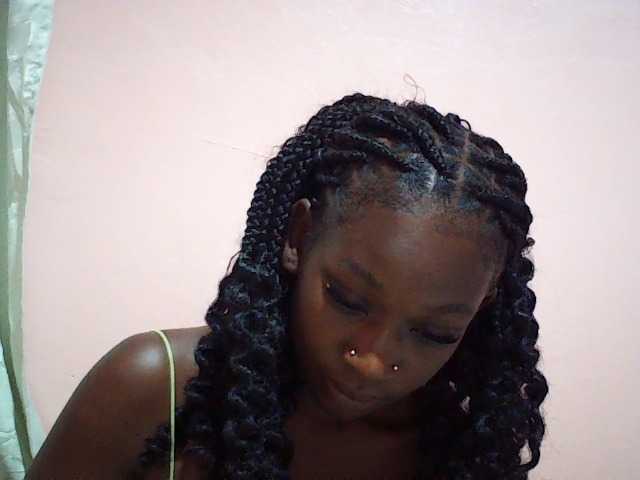 Beautyamb live cam on BongaCams