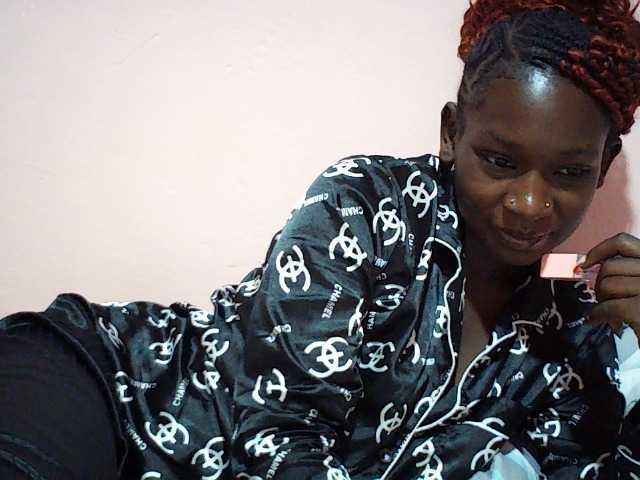 Beautyamb live cam on BongaCams