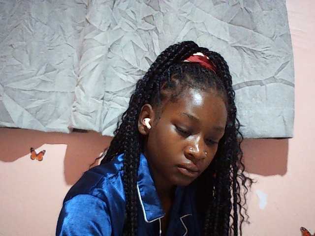 Beautyamb live cam on BongaCams