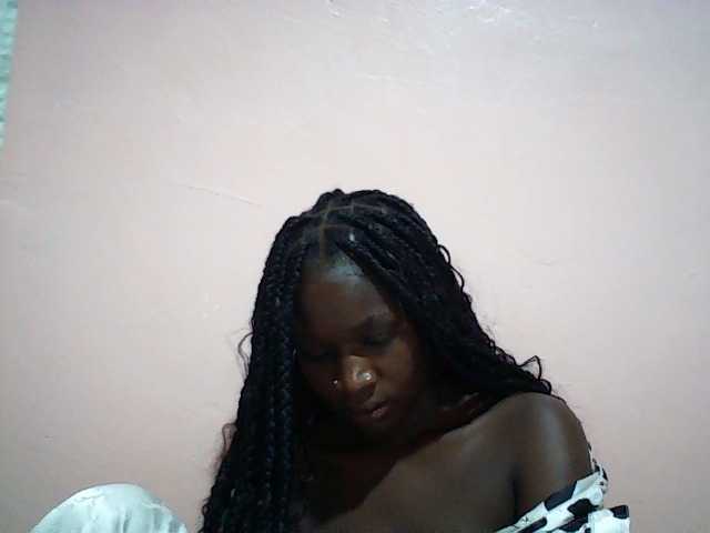 Beautyamb live cam on BongaCams