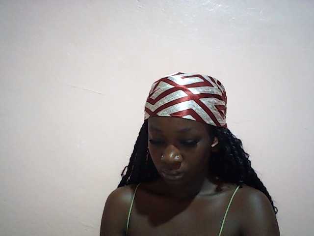 Beautyamb live cam on BongaCams
