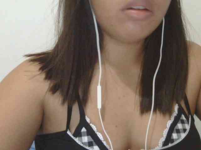kissablelips1 Live Webcam on BongaCams