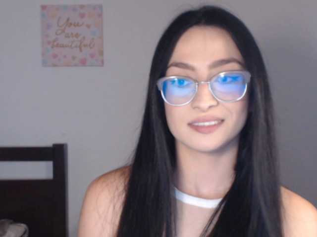 AndraCyrus live cam